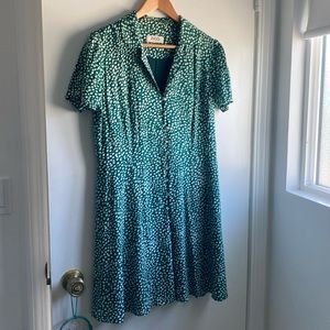 Like new - JNSQ Green Silky Soft V-Neck Fot & Flare Mini Dress Size 8